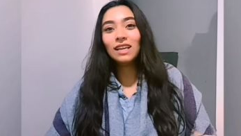 سبب اعتزال زيزي عادل الغناء